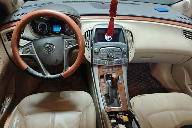Used Buick LaCrosse 2013 2.4L SIDI Elite Comfort Version Center Console
