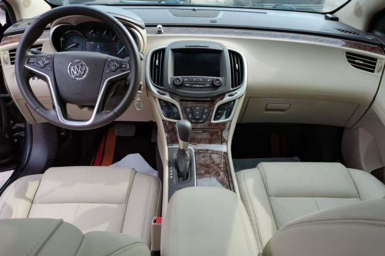 Used Buick LaCrosse 2013 2.4L SIDI Leading Comfort Version Center Console