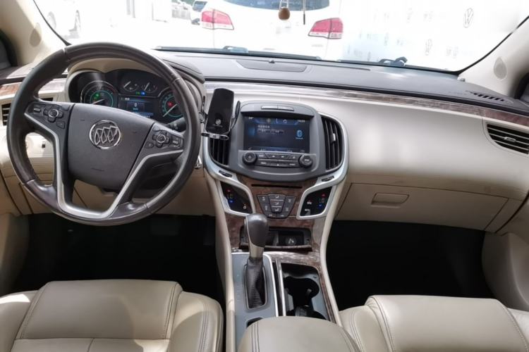 Used Buick LaCrosse 2013 2.0T SIDI Technology Version Center Console
