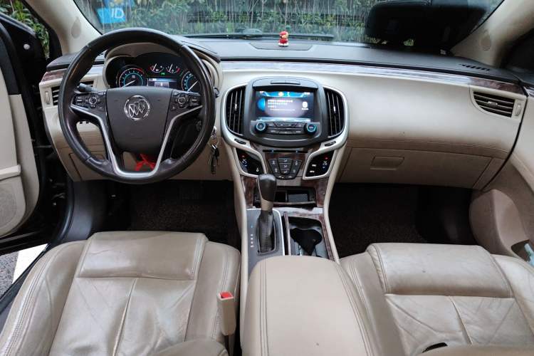 Used Buick LaCrosse 2013 2.4L SIDI Leading Comfort Version Center Console