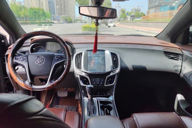 Used Buick LaCrosse 2013 2.4L SIDI Elite Comfort Version Center Console