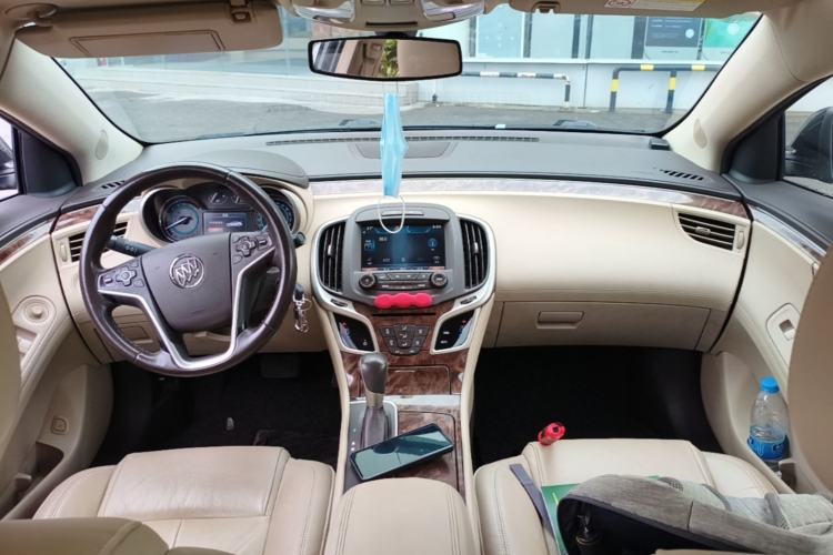 Used Buick LaCrosse 2013 2.4L SIDI Leading Comfort Version Center Console