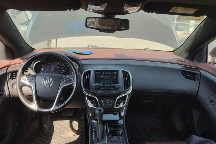 Used Buick LaCrosse 2013 2.4L SIDI Luxury Comfort Edition Center Console