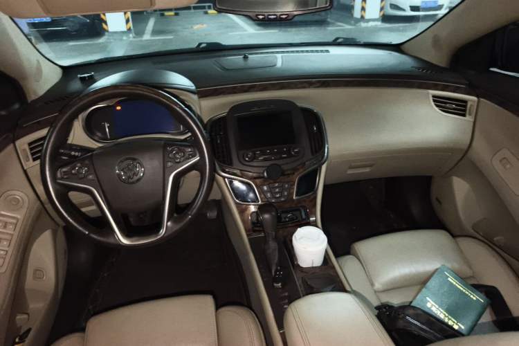 Used Buick LaCrosse 2013 3.0L SIDI V6 Smart Luxury Flagship Model Center Console