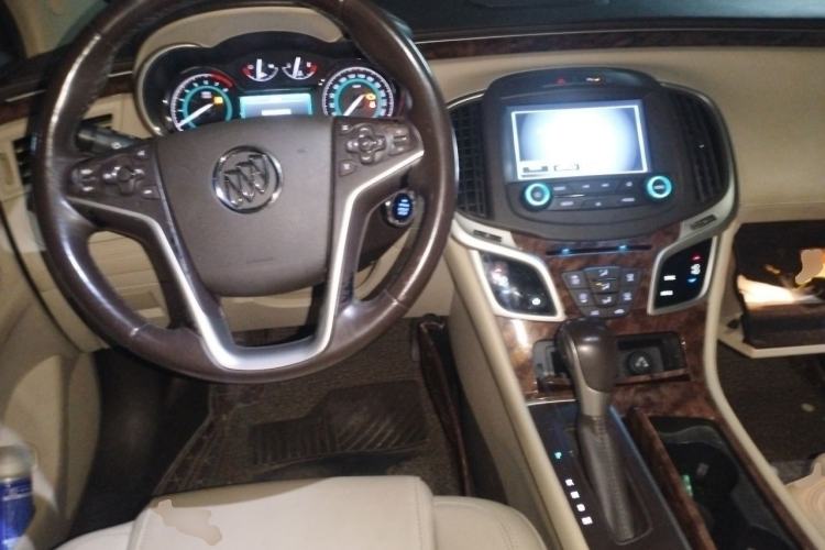 Used Buick LaCrosse 2013 2.4L SIDI Leading Comfort Version Center Console
