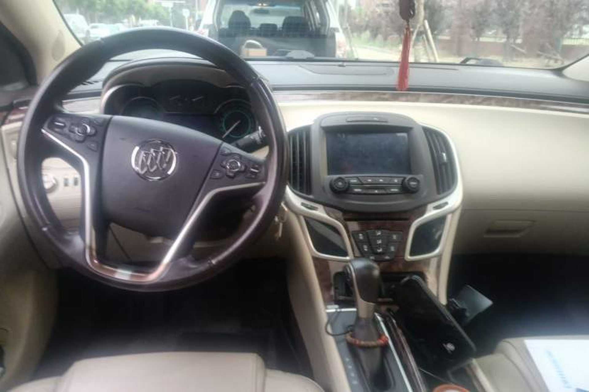 Used Buick LaCrosse 2013 2.4L SIDI Leading Comfort Version Center Console