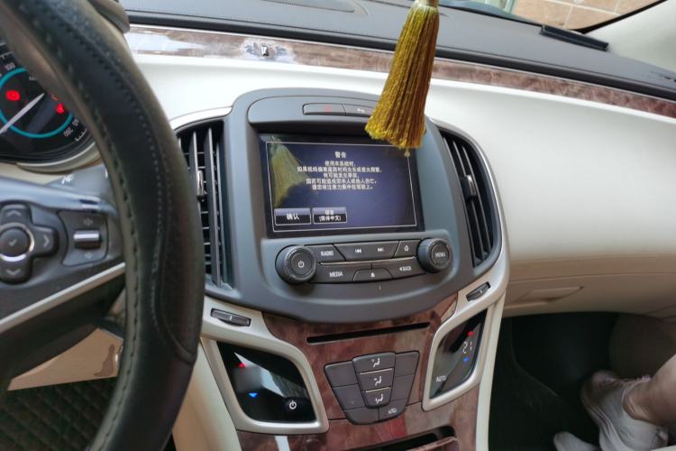Used Buick LaCrosse 2013 2.4L SIDI Leading Comfort Version Center Console