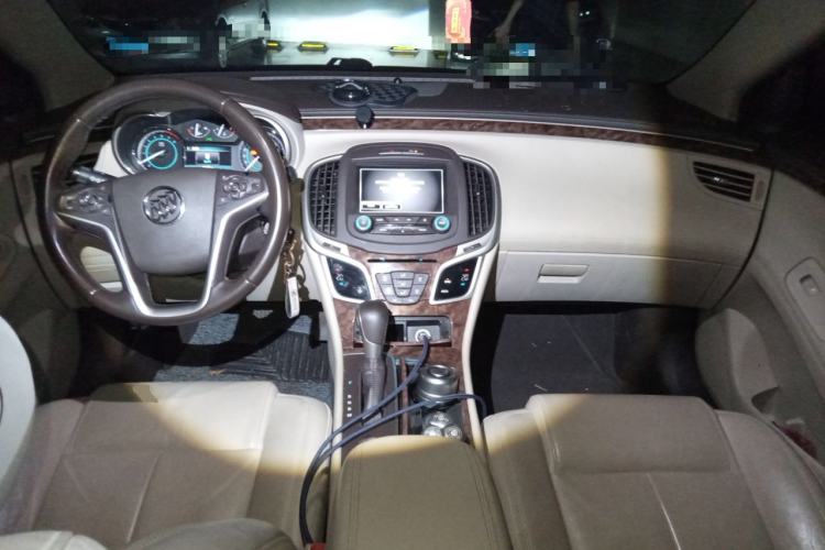 Used Buick LaCrosse 2013 2.4L SIDI Leading Comfort Version Center Console