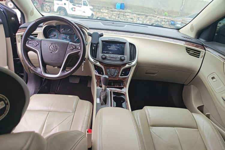Used Buick LaCrosse 2013 2.4L SIDI Leading Comfort Version Center Console