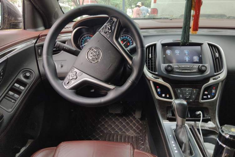 Used Buick LaCrosse 2013 2.4L SIDI Elite Comfort Version Center Console
