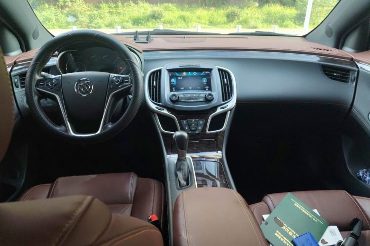 Used Buick LaCrosse 2013 2.4L SIDI Elite Comfort Version Center Console