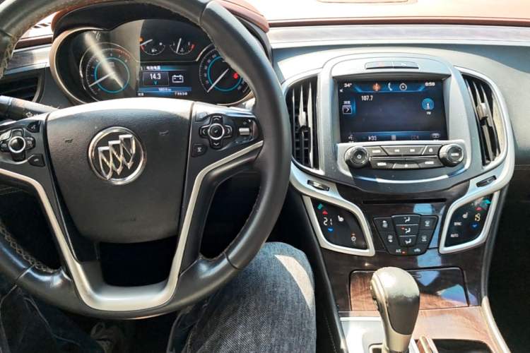 Used Buick LaCrosse 2013 2.4L SIDI Luxury Comfort Edition Center Console