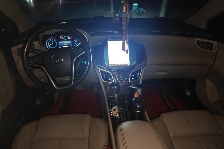 Used Buick LaCrosse 2013 2.4L SIDI Leading Comfort Version Center Console