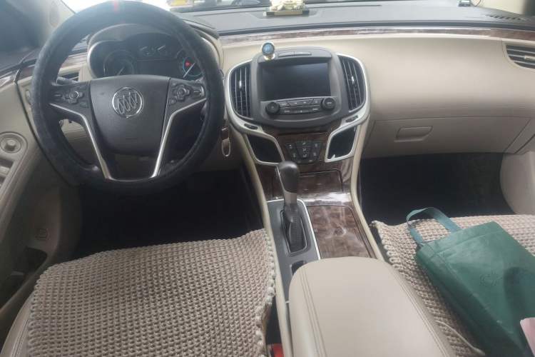 Used Buick LaCrosse 2013 2.4L SIDI Leading Comfort Version Center Console
