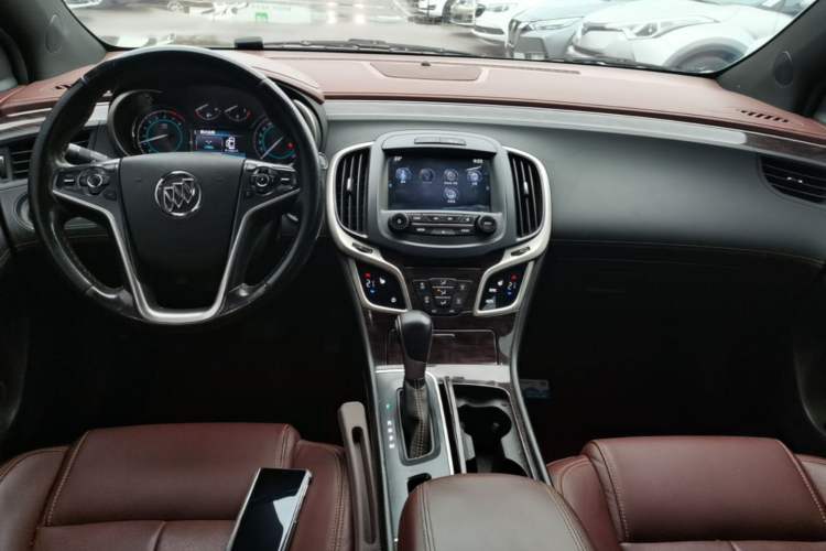Used Buick LaCrosse 2013 2.4L SIDI Elite Comfort Version Center Console