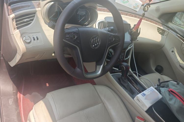 Used Buick LaCrosse 2013 2.4L SIDI Leading Comfort Version Center Console