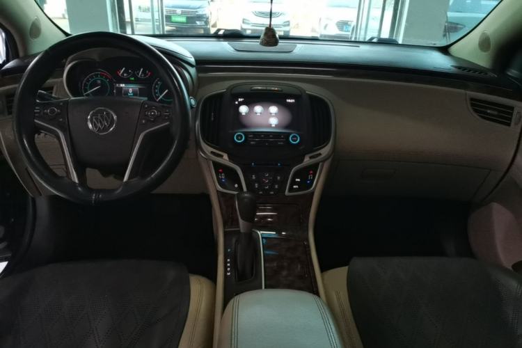 Used Buick LaCrosse 2013 2.4L SIDI Leading Comfort Version Center Console