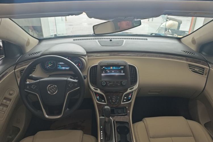 Used Buick LaCrosse 2013 2.4L SIDI Leading Comfort Version Center Console