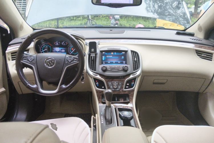 Used Buick LaCrosse 2013 2.4L SIDI Leading Comfort Version Center Console