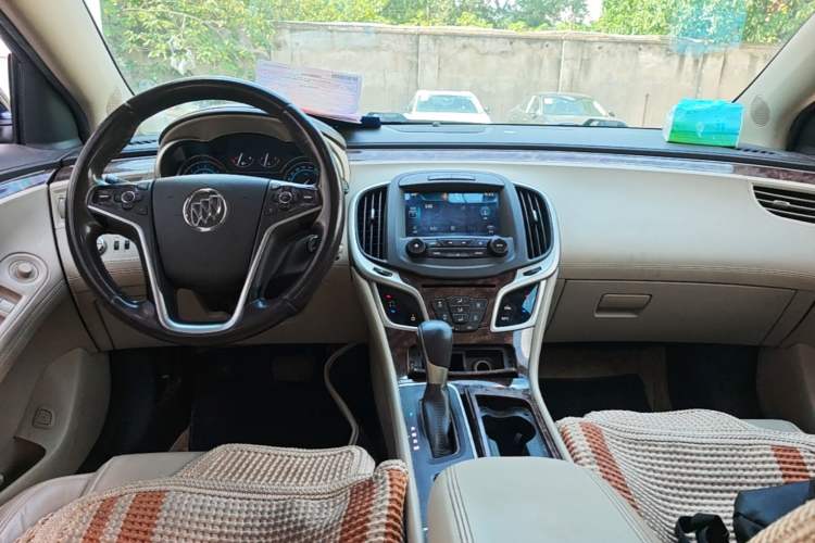 Used Buick LaCrosse 2013 2.4L SIDI Leading Comfort Version Center Console