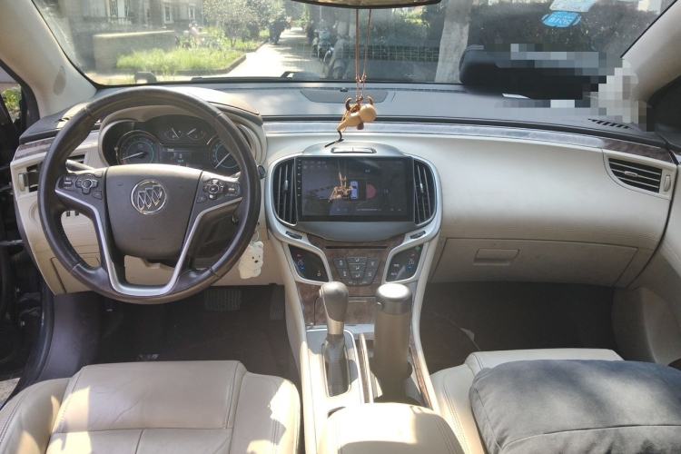 Used Buick LaCrosse 2013 2.4L SIDI Leading Comfort Version Center Console