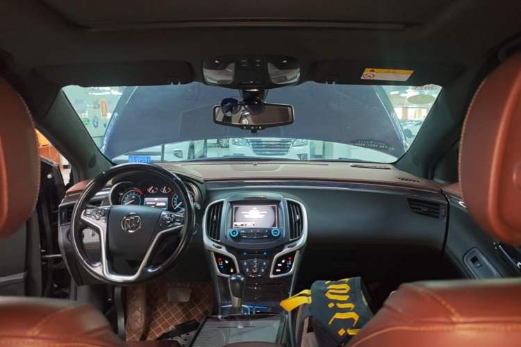 Used Buick LaCrosse 2013 2.4L SIDI Elite Comfort Version Center Console