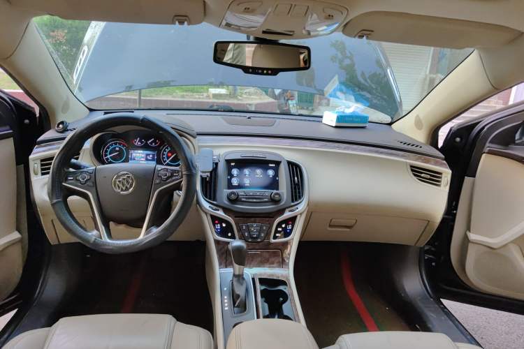 Used Buick LaCrosse 2013 2.4L SIDI Leading Comfort Version Center Console