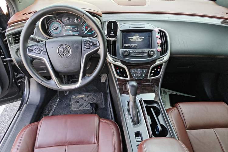 Used Buick LaCrosse 2013 2.4L SIDI Leading Comfort Version Center Console