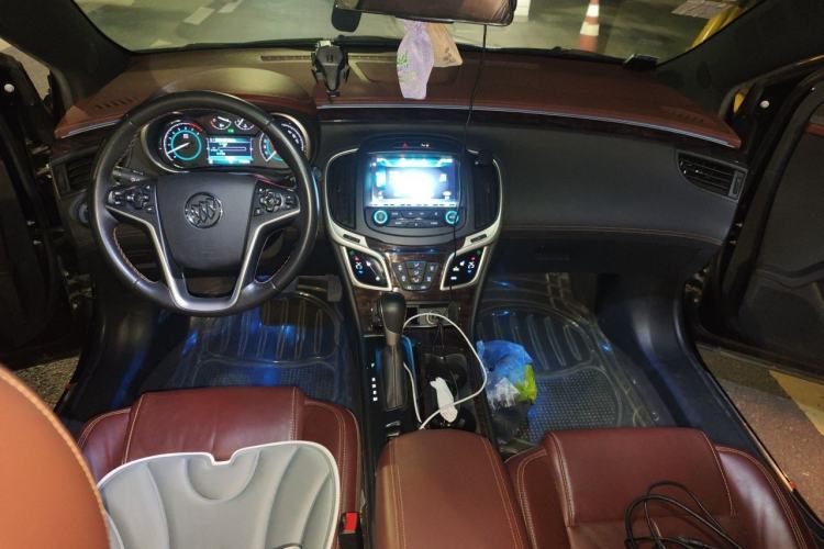 Used Buick LaCrosse 2013 2.4L SIDI Elite Comfort Version Center Console