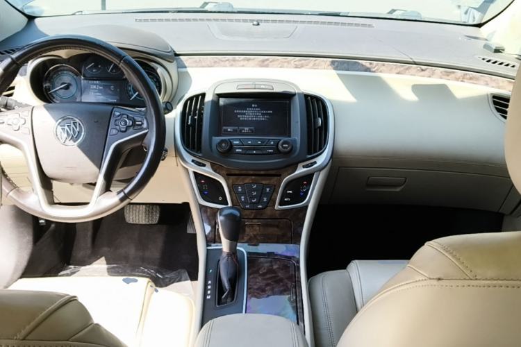 Used Buick LaCrosse 2013 2.4L SIDI Leading Comfort Version Center Console