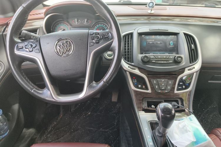 Used Buick LaCrosse 2013 2.4L SIDI Elite Comfort Version Center Console