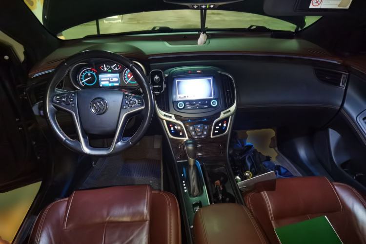 Used Buick LaCrosse 2013 2.4L SIDI Elite Comfort Version Center Console