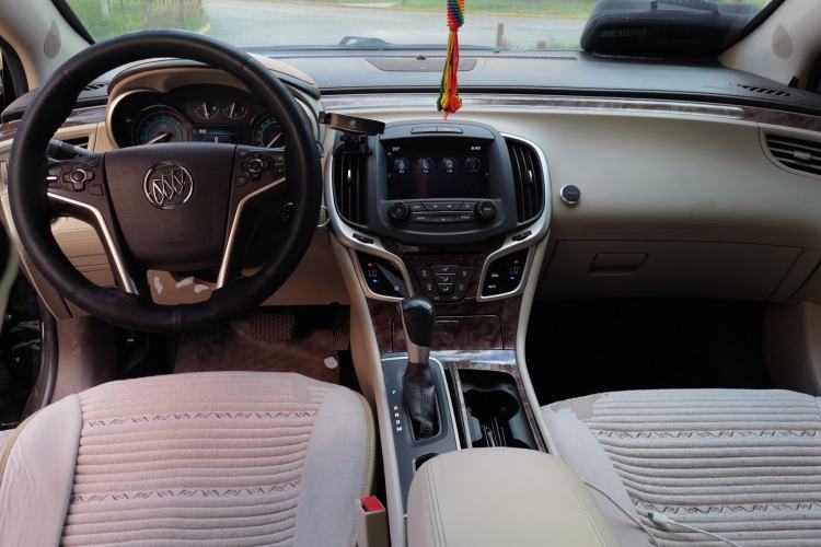 Used Buick LaCrosse 2013 2.4L SIDI Leading Comfort Version Center Console