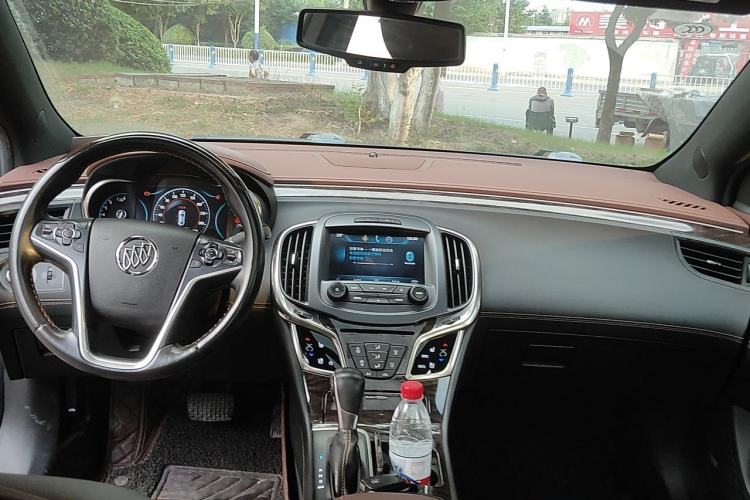 Used Buick LaCrosse 2013 2.4L SIDI Luxury Comfort Edition Center Console