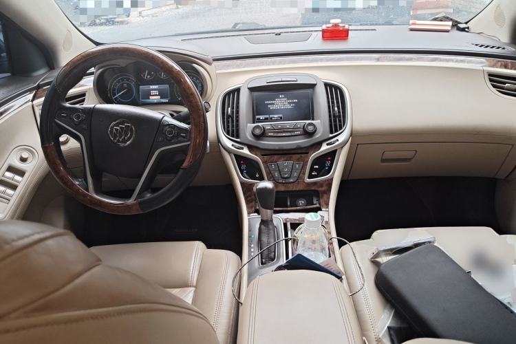 Used Buick LaCrosse 2013 2.4L SIDI Leading Comfort Version Center Console