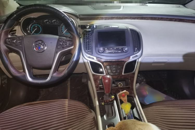 Used Buick LaCrosse 2013 2.4L SIDI Leading Comfort Version Center Console