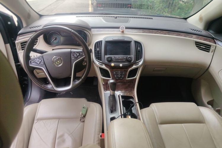 Used Buick LaCrosse 2013 2.4L SIDI Elite Comfort Version Center Console