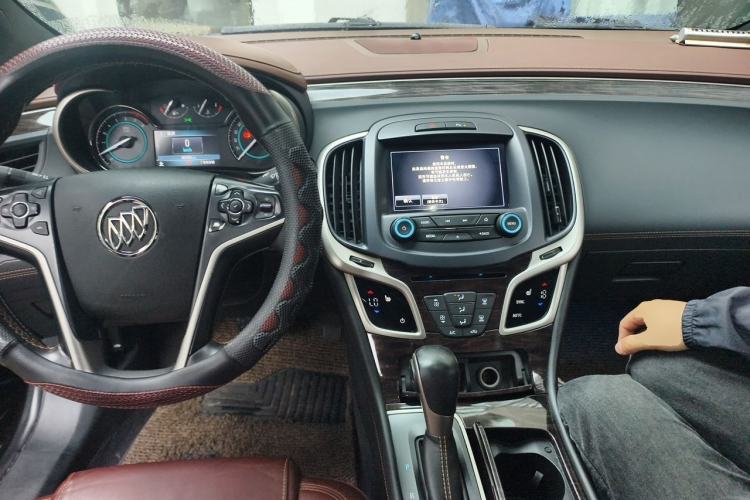 Used Buick LaCrosse 2013 2.4L SIDI Elite Comfort Version Center Console