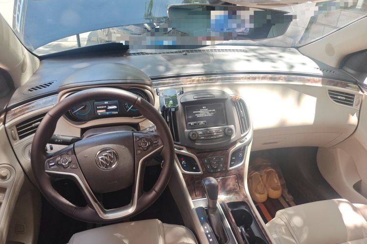 Used Buick LaCrosse 2013 2.4L SIDI Leading Comfort Version Center Console