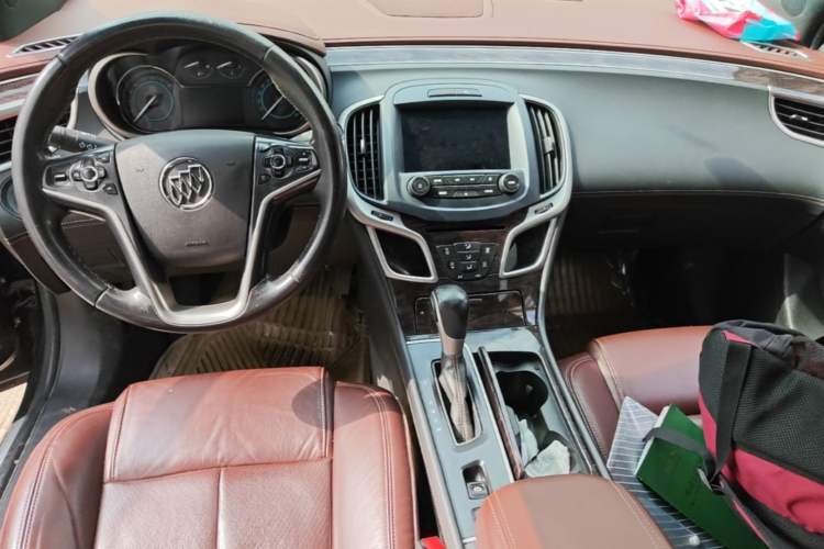 Used Buick LaCrosse 2013 2.4L SIDI Elite Comfort Version Center Console