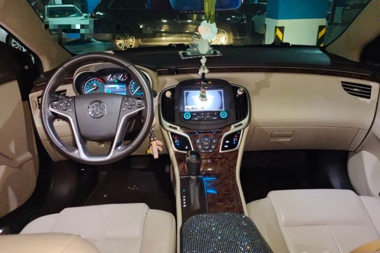 Used Buick LaCrosse 2013 2.4L SIDI Leading Comfort Version Center Console