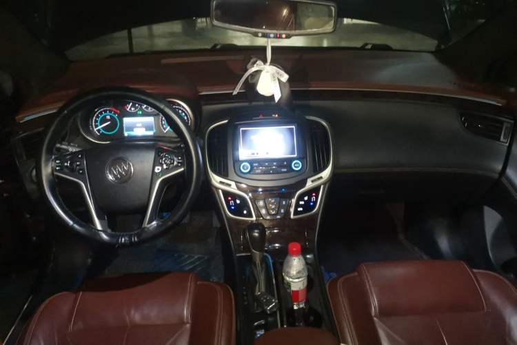 Used Buick LaCrosse 2013 2.4L SIDI Leading Comfort Version Center Console