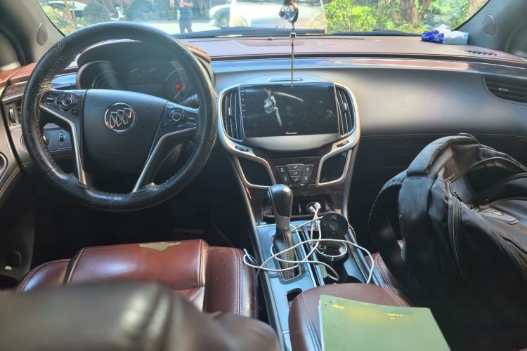 Used Buick LaCrosse 2013 2.4L SIDI Leading Comfort Version Center Console