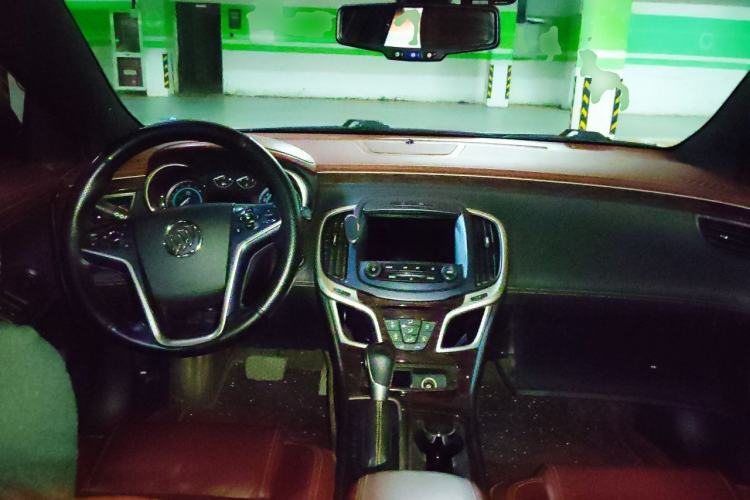 Used Buick LaCrosse 2013 2.4L SIDI Elite Comfort Version Center Console