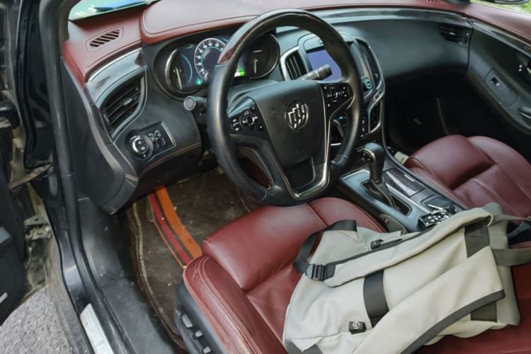 Used Buick LaCrosse 2013 3.0L SIDI V6 Smart Luxury Flagship Model Center Console