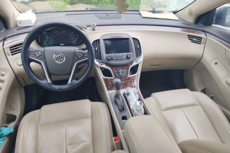Used Buick LaCrosse 2013 2.4L SIDI Leading Comfort Version Center Console