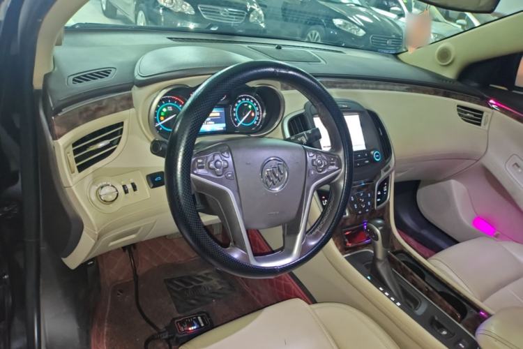 Used Buick LaCrosse 2013 2.4L SIDI Leading Comfort Version Center Console