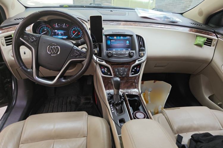 Used Buick LaCrosse 2013 2.4L SIDI Elite Comfort Version Center Console