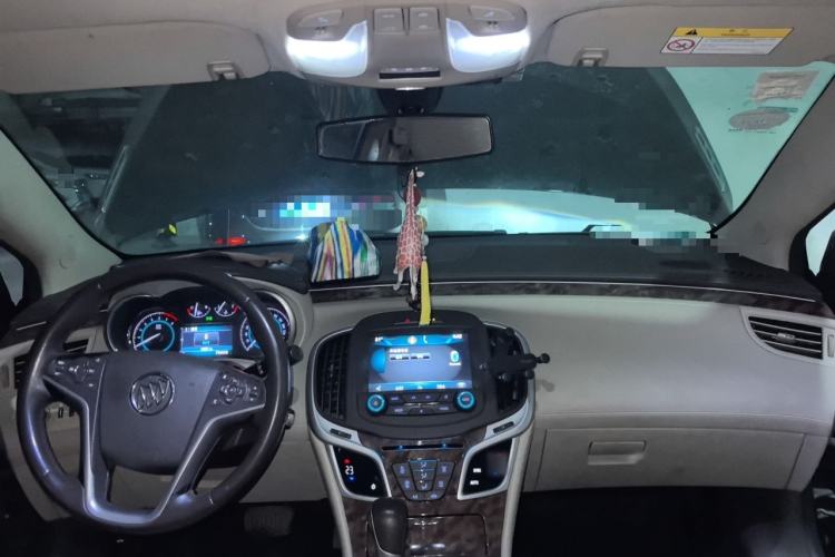Used Buick LaCrosse 2013 2.4L SIDI Leading Comfort Version Center Console