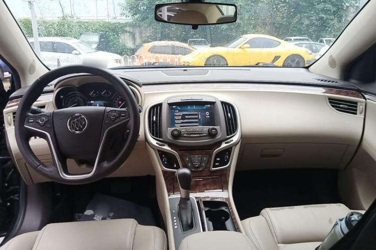 Used Buick LaCrosse 2013 2.4L SIDI Leading Comfort Version Center Console